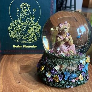 Betty Flutterby Musical Waterball with English Country Garden Tune